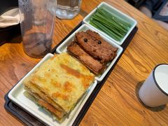 烙饼卷带鱼-壹零捌道·北京烤鸭(车公庄店)