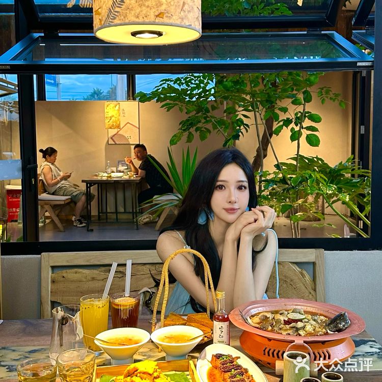 在花园里吃正宗地道的云南菜💐