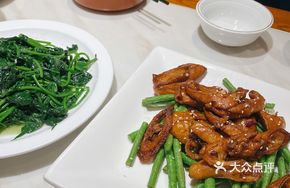 Stir-fried Sweet Potato Leaves with Garlic