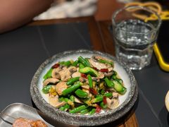 黄瓜花炒口蘑-阿里家·新疆烤肉酒場 by MIG