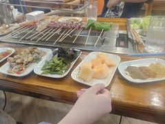 -哈尔滨小酒馆·鲜肉现穿自助烧烤(康新花园店)