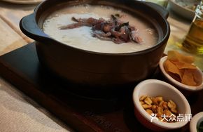 Flavorful Crucian Carp Porridge with Two Side Dishes
