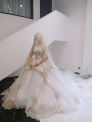 -禕·愫白婚纱商店