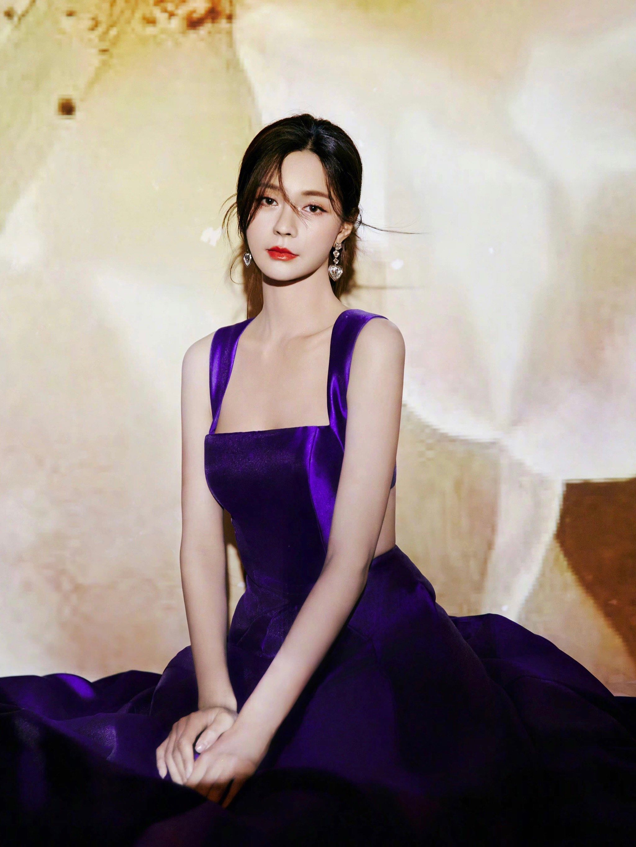 身穿紫色礼服 𝑯𝒂𝒊𝒍𝒆𝒚 的#沈梦辰 出场便是惊喜