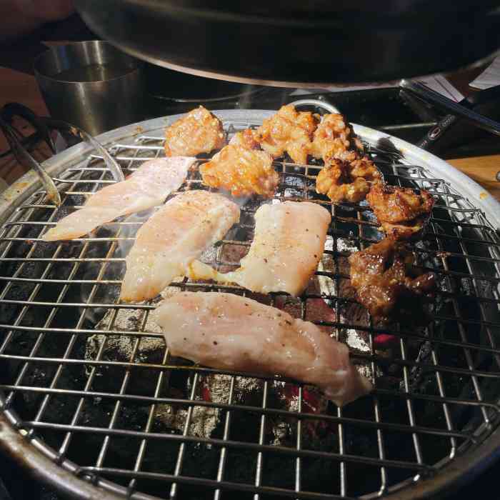 大叔食堂·小二烧肉(群众路店)-"一家小小的烤肉店 位于群众路福德