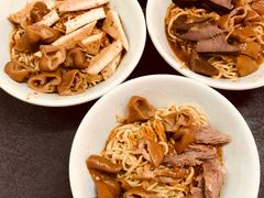 -松树干拌面店