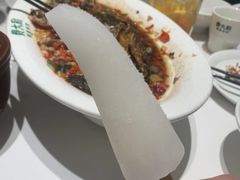 香酥大鲫鱼-费大厨辣椒炒肉(通州万达店)