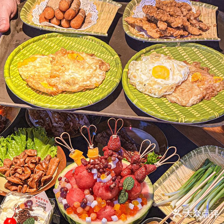 开来南京一定要吃的巨无霸冰激凌桶!料超多!