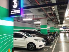 -白玉兰广场停车场