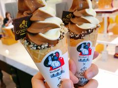 大白兔双色软冰激凌-GODIVA(月星环球港店)