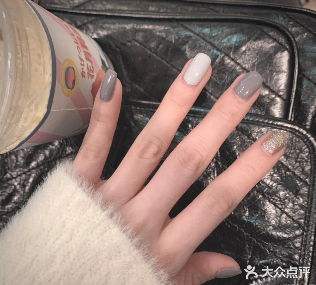 简约美甲温柔美甲