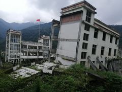-四川汶川特大地震漩口中学遗址