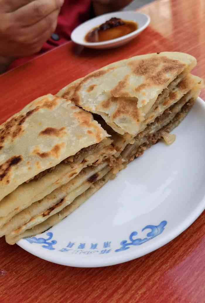 长乐斋牛肉饼-"单位门口的店,之前在大众点评上看见好多人.