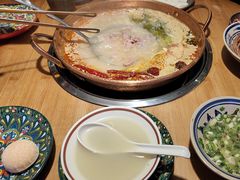 -洱火云南酸菜牛肉火锅(石景山当代商城店)