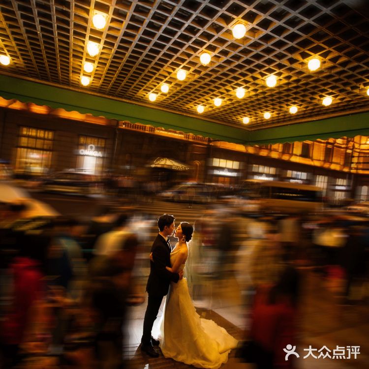 夜景婚纱照的拍摄不仅仅是迷离还有梦幻