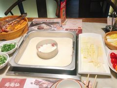 -尚尚仙·酸汤猪手·猪肚鸡火锅(华联万柳购物中心店)