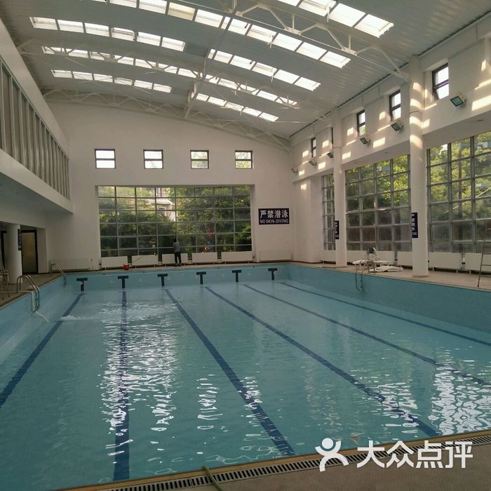 四季恒温游泳馆图片
