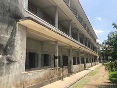 -吐斯廉屠杀博物馆