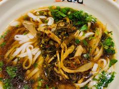 酸辣竹笋丝汤粉-湘人龙记老长沙米粉(华普国际大厦店)