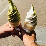 沙滩边的美味冰淇淋