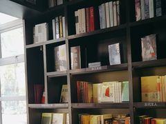 -钟书阁(松江泰晤士小镇店)