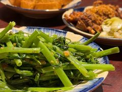 -Cuc Gach Quan Restaurant