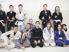 -菠萝格斗巴西柔术训练馆