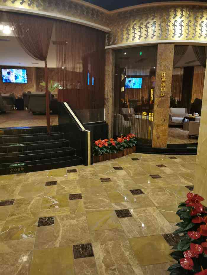 西国贸水会-"非常好,周一至周四去便宜人还少,周末人太.