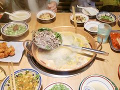 -洱火云南酸菜牛肉火锅(石景山当代商城店)