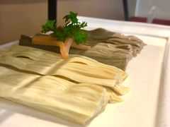 手工特色腐竹双拼-左庭右院鲜牛肉火锅(金山万达店)