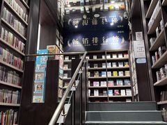 -钟书阁(群光广场店)