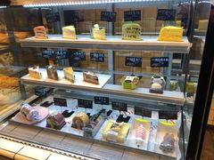 面包甜点陈列柜-野上麦田(中贸广场店)