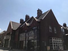 -钟书阁(松江泰晤士小镇店)