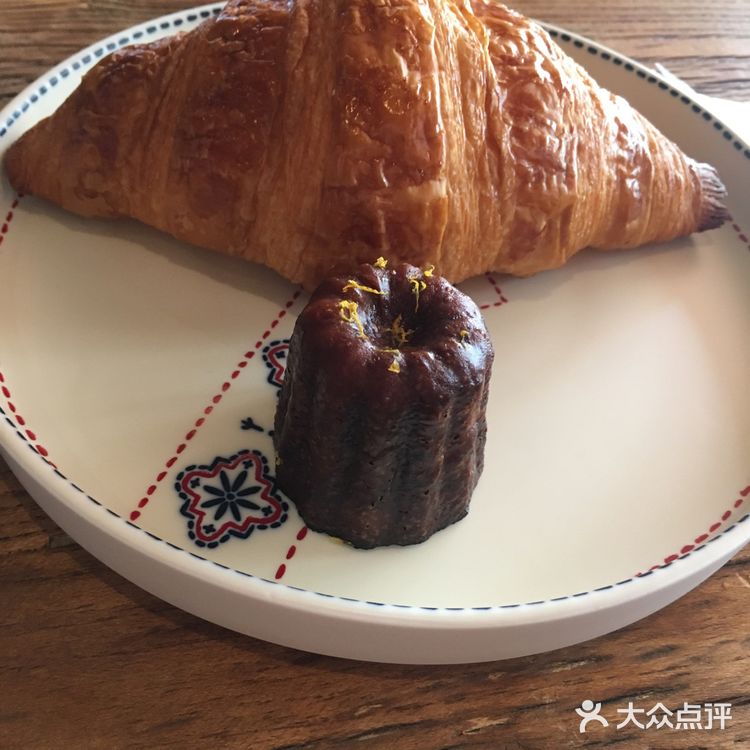 没解冻好. 我尝了下外层 椰奶味道很浓