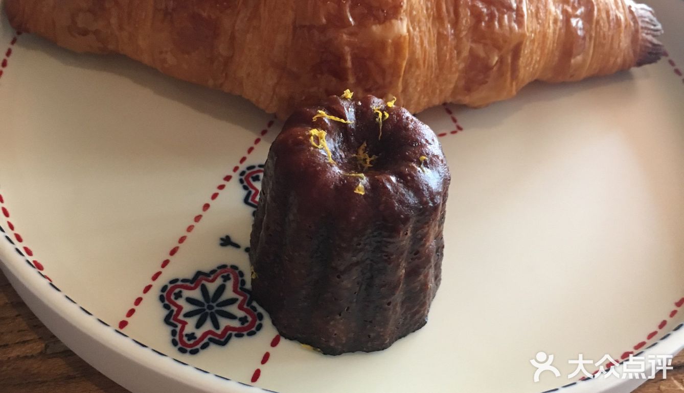 没解冻好. 我尝了下外层 椰奶味道很浓