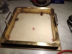 -尚尚仙·酸汤猪手·猪肚鸡火锅(华联万柳购物中心店)