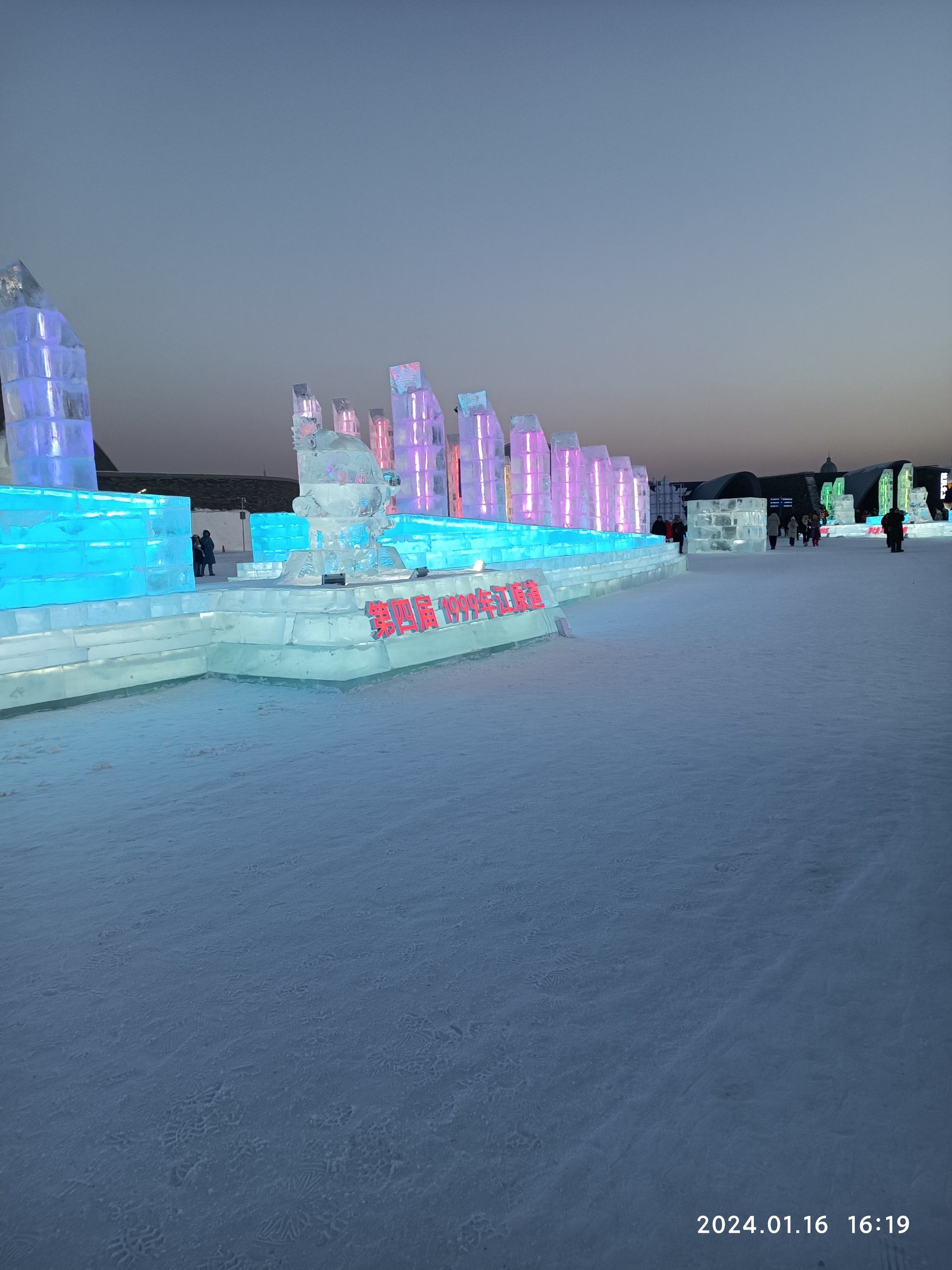 冰雪大世界,第二十五届冰雪大世界,今年景色就是壮观,豪华大气