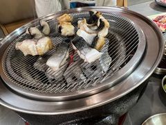 -围炉肉舍•炭烤活鳗•丹东海鲜烤肉(步行街店)