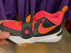 -NIKE上海青浦换季优惠店