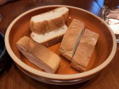 餐前面包配自制黄油-Laures·月桂西班牙碳烤餐厅(十尚坊店)