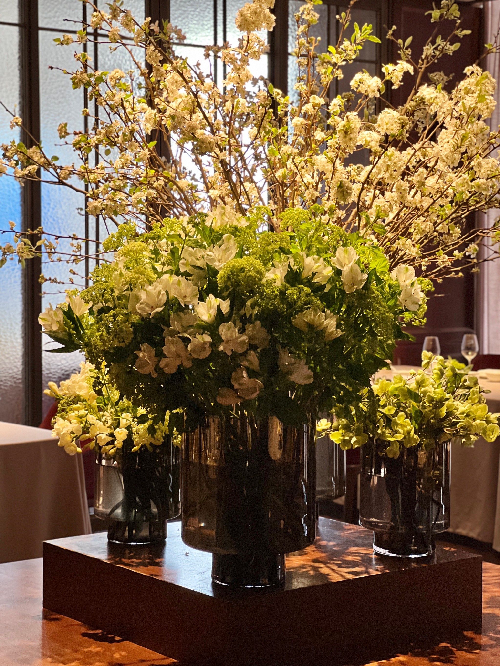 餐厅氛围感桌花布置| 生机勃勃的春天