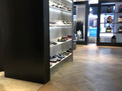 -GIVENCHY(比斯特苏州购物村店)