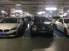 场地-百联中环购物广场-停车场