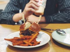 27牛肉汉堡-HELLO 27 意面·沙拉·帕尼尼