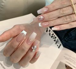 -悦指间美甲美睫美肤