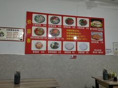大堂-老字号杨坡红油米线腊汁肉夹馍(东四道巷店)