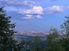 -鬼笑石后山停车场
