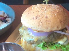 芝士牛肉汉堡-魏斯理汉堡(西安沣东吾悦店)