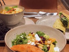 煎三文鱼牛油果色拉-Wagas沃歌斯(五道口购物中心店)