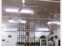 大堂-正宗普宁豆干坊·洪记砂锅粥(红领巾路店)